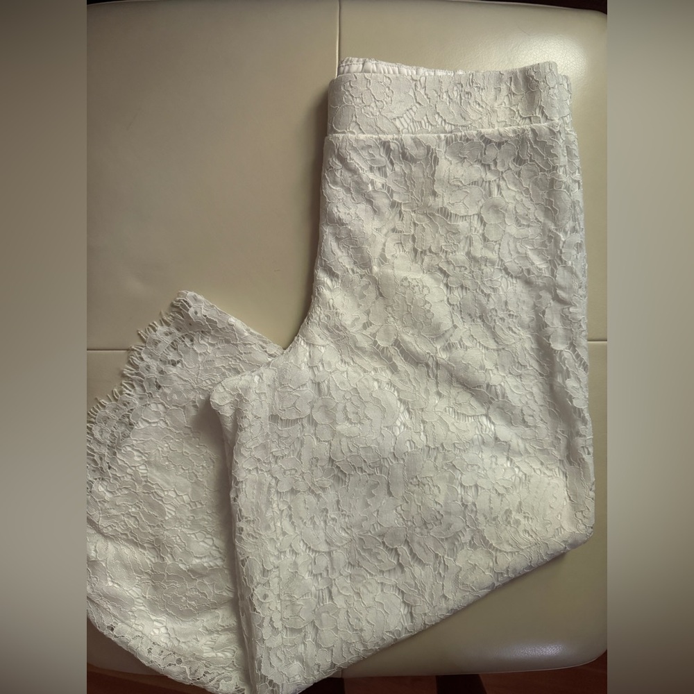 Isaac Mizrahi White Elastic Waistband